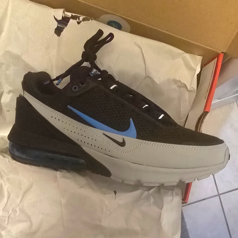 Nike kicks